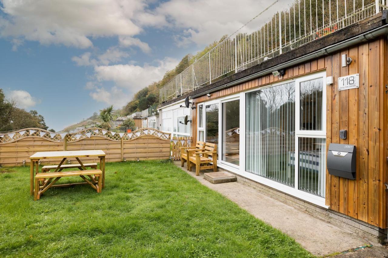 Captivating 2-Bed Villa In Millendreath Near Looe Exterior photo